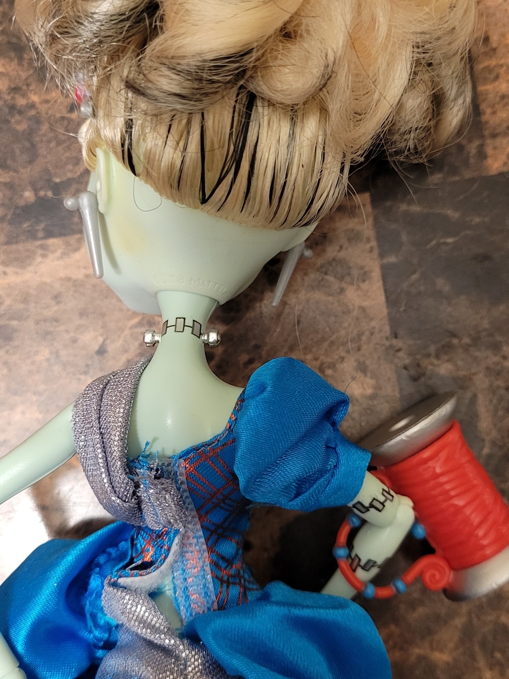 G1 Monster High Scarily Ever After Frankie Stein As Threaderella Only Displayed - Picture 6 of 7